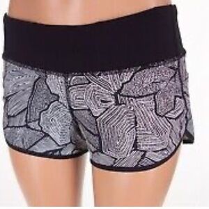 Lululemon, black and white patterned speed shorts size 8